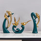 Vase Vert Foncé et Ses Ornements