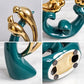Vase Vert Foncé et Ses Ornements