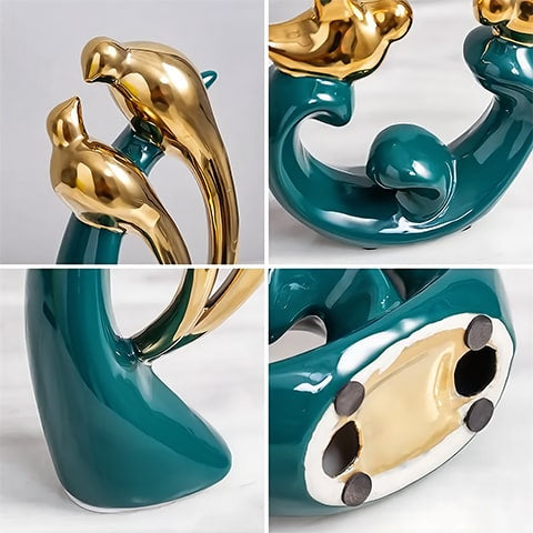 Vase Vert Foncé et Ses Ornements