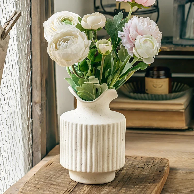 Vase Ancien à Col Dentelé Blanc Moucheté