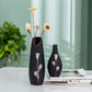 Vase Artisanal Motif Fleur en Relief