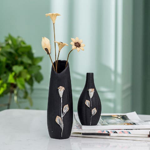 Vase Artisanal Motif Fleur en Relief