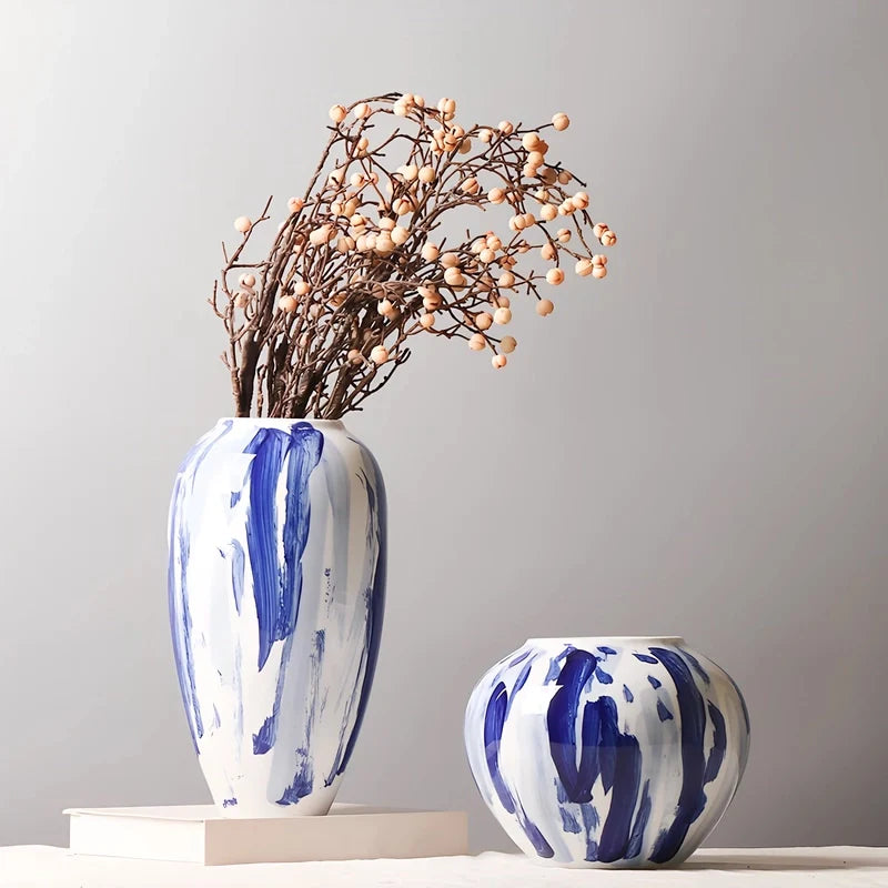 Vase Artistique Blanc aux Motifs Bleus Peint à la Main