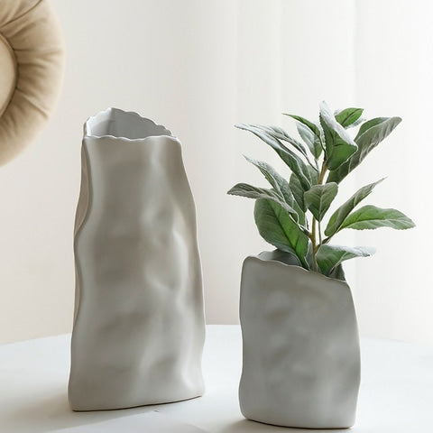 Vase Artistique Difforme Blanc Gris ou Kaki