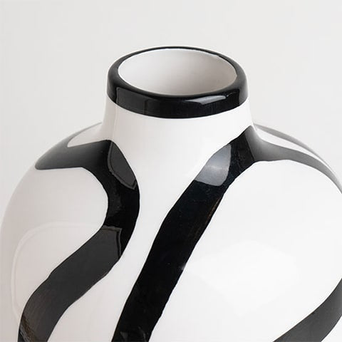 Vase Blanc Lignes Abstraites Noires Design