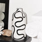 Vase Blanc Lignes Abstraites Noires Design