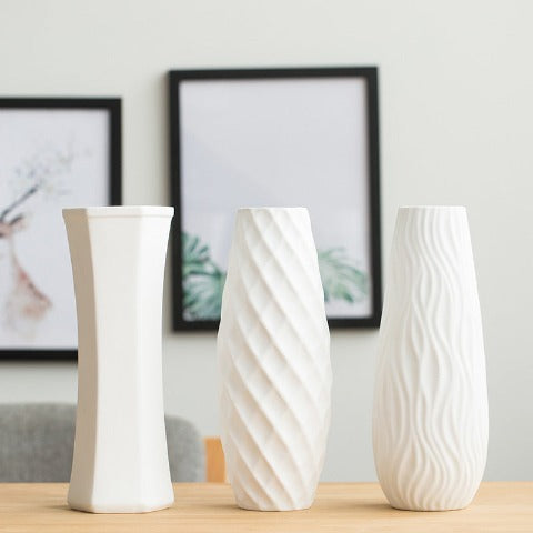 Vase Blanc Minimaliste Trois Motifs