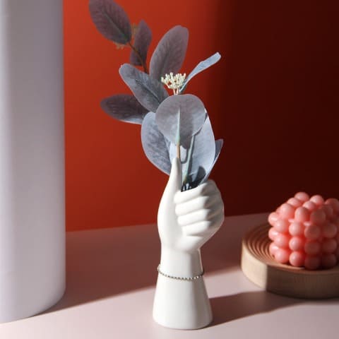 Vase Blanc Main Pousse Levé