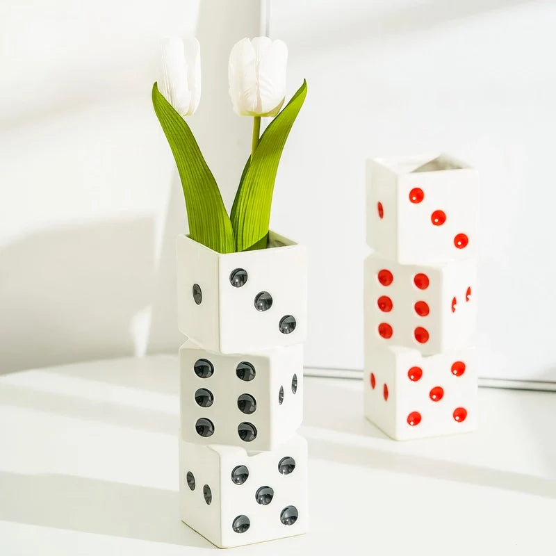 Vase Dés Colorés Superposés