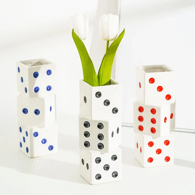 Vase Dés Colorés Superposés
