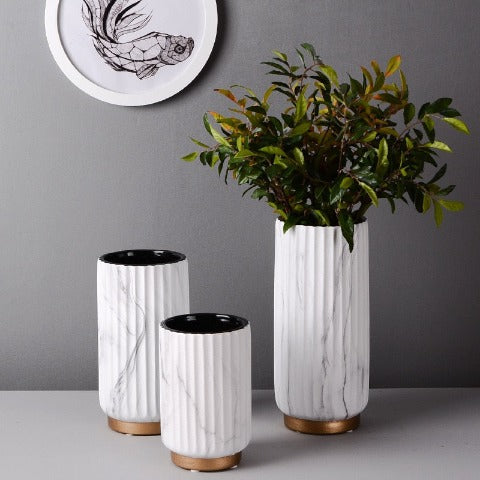 Vase Design Rayé Motif Marbre