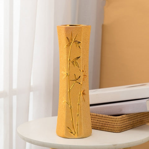 Vase Doré Ornements Floraux Forme Variée
