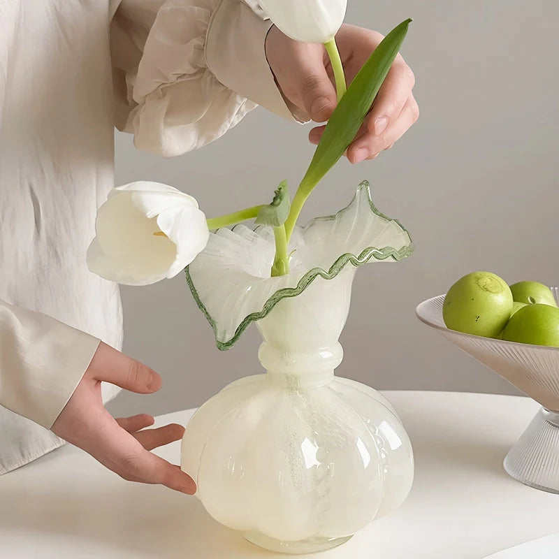 Vase Élégant Rond avec Col Forme Feuille Dentelée