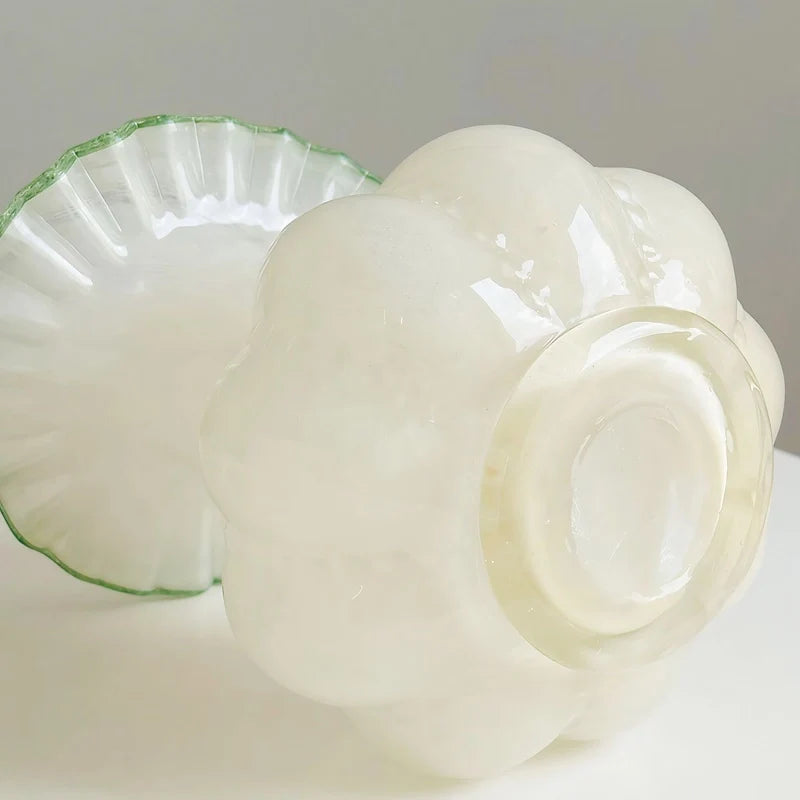 Vase Élégant Rond avec Col Forme Feuille Dentelée