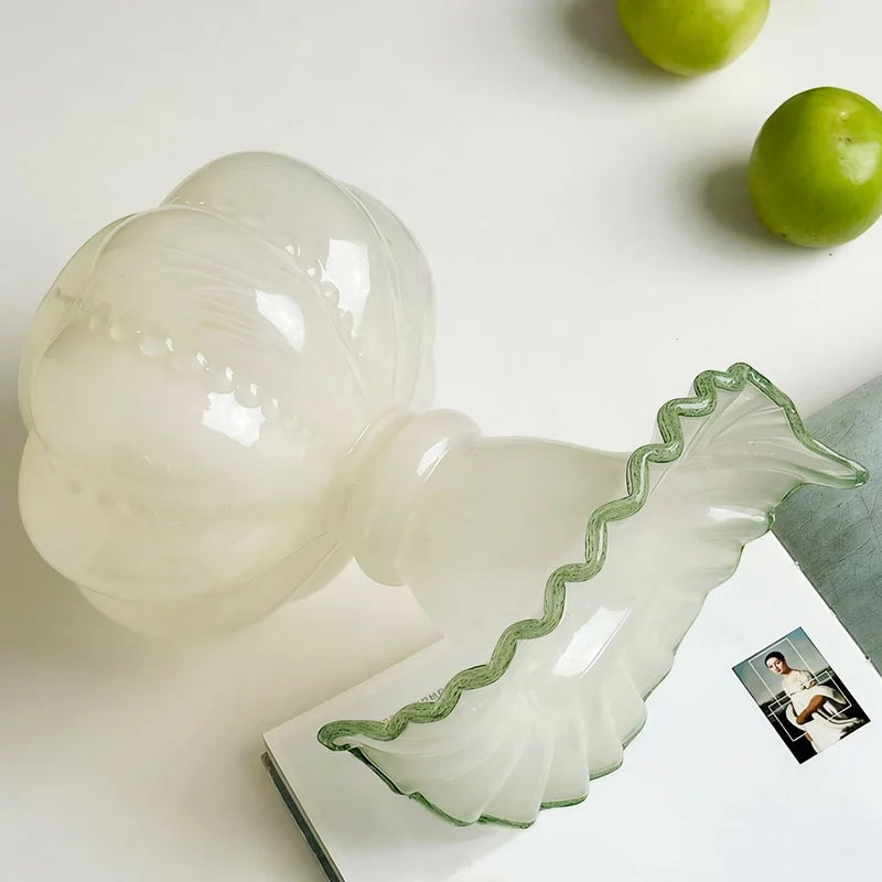 Vase Élégant Rond avec Col Forme Feuille Dentelée