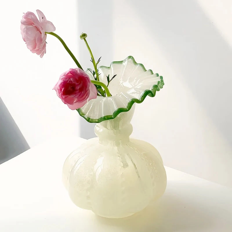 Vase Élégant Rond avec Col Forme Feuille Dentelée