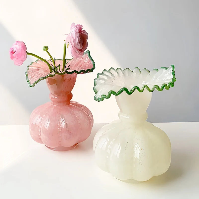 Vase Élégant Rond avec Col Forme Feuille Dentelée