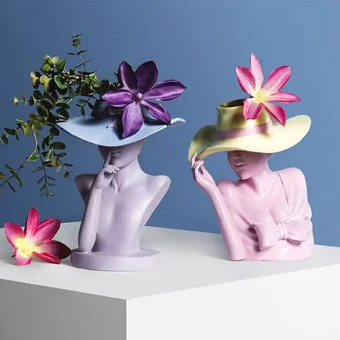 Vase Femme au Chapeau