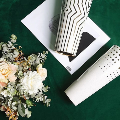 Vase Moderne Blanc Motifs Dorés