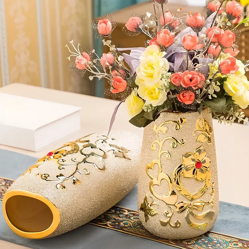 Vase Raffiné Givré Doré Motifs Cœurs et Papillons