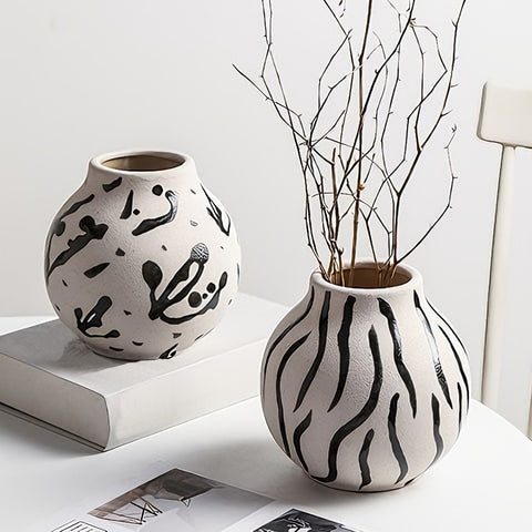 Vase Rond Blanc Motifs Décoratifs