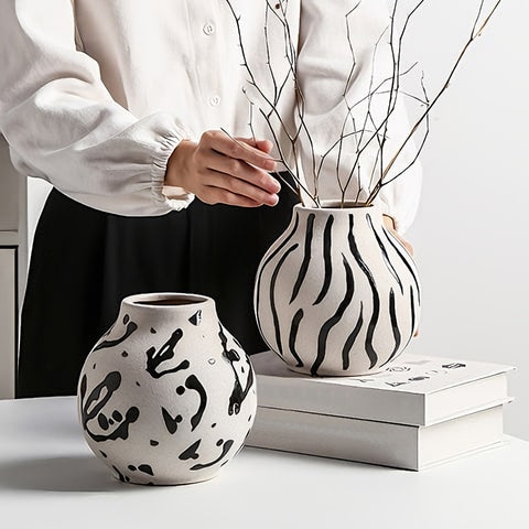 Vase Rond Blanc Motifs Décoratifs