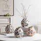 Vase Rond Blanc Motifs Décoratifs