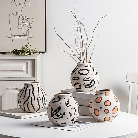 Vase Rond Blanc Motifs Décoratifs