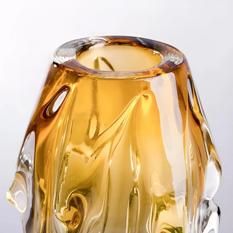 Vase Sophistiqué Ambre au Design Sculptural