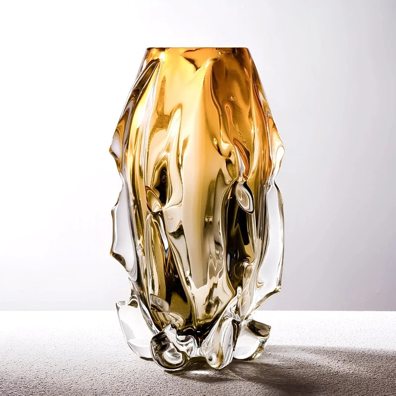 Vase Sophistiqué Ambre au Design Sculptural