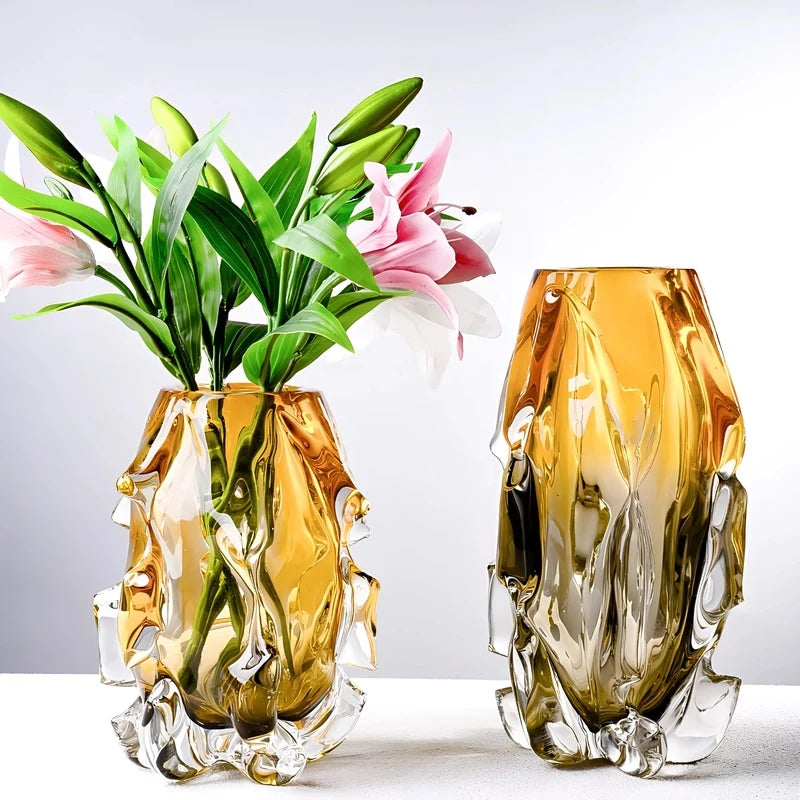 Vase Sophistiqué Ambre au Design Sculptural