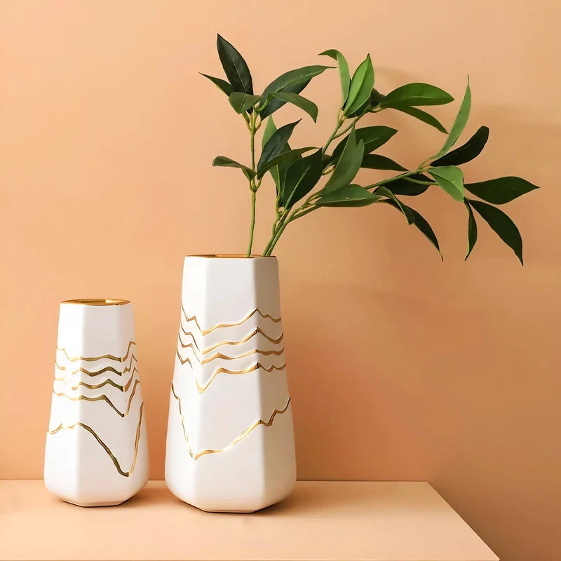 Vase Sophistiqué Polygone Blanc et Doré